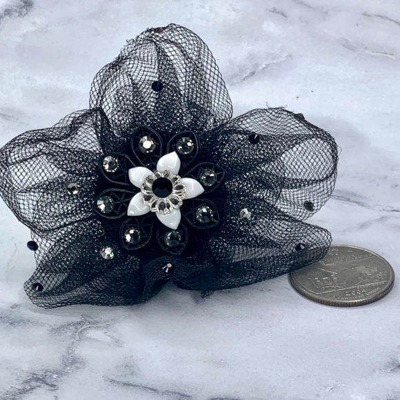 Tarina Tarantino Large Tulle Filigree Flower Ring Black White - Picture 2 of 2
